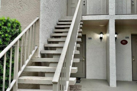 Condo in Margate, Florida, 2 bedrooms  № 1974729 - photo 6