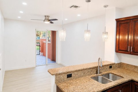 Touwnhouse à louer à Miramar, Floride: 3 chambres, 116.69 m2 № 2247862 - photo 7