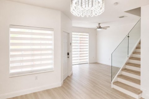 Touwnhouse à louer à Miramar, Floride: 3 chambres, 116.69 m2 № 2247862 - photo 3