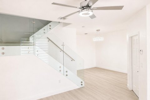 Touwnhouse à louer à Miramar, Floride: 3 chambres, 116.69 m2 № 2247862 - photo 2
