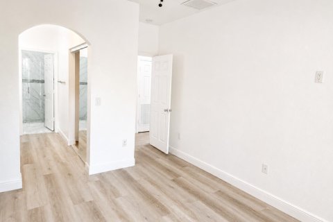 Touwnhouse à louer à Miramar, Floride: 3 chambres, 116.69 m2 № 2247862 - photo 9