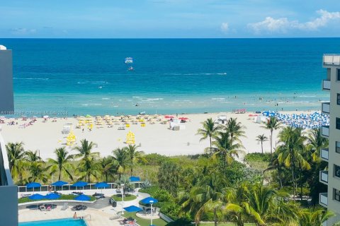 Condominio en alquiler en Miami Beach, Florida, 1 dormitorio, 52.95 m2 № 1958978 - foto 1