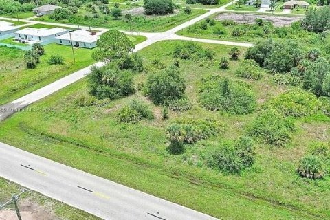 Terreno en venta en Lehigh Acres, Florida № 2164340 - foto 8