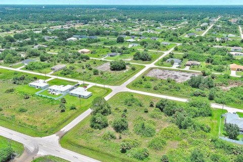 Terreno en venta en Lehigh Acres, Florida № 2164340 - foto 9