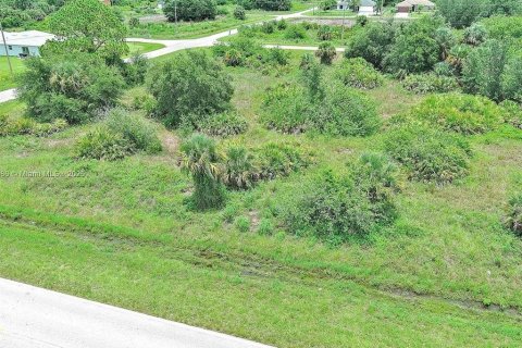 Terreno en venta en Lehigh Acres, Florida № 2164340 - foto 3