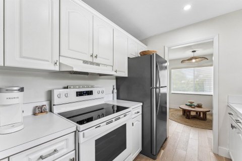 Condo in Delray Beach, Florida, 1 bedroom № 2177501 - photo 12