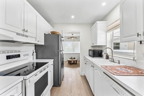 Condo in Delray Beach, Florida, 1 bedroom № 2177501 - photo 13