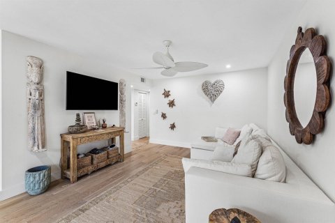 Condo in Delray Beach, Florida, 1 bedroom № 2177501 - photo 9