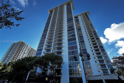 Condominio en venta en Aventura, Florida, 1 dormitorio, 85.28 m2 № 2043807 - foto 2