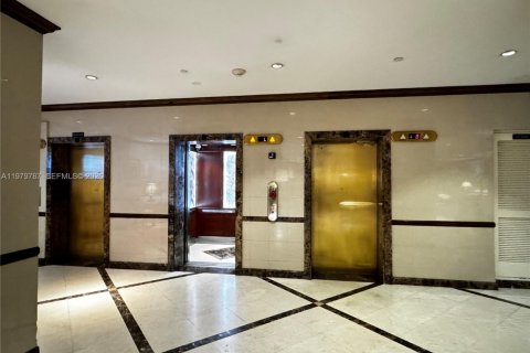 Condominio en venta en Aventura, Florida, 1 dormitorio, 85.28 m2 № 2043807 - foto 17