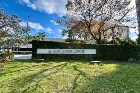 Condominio en Aventura, Florida, 1 dormitorio  № 2043807