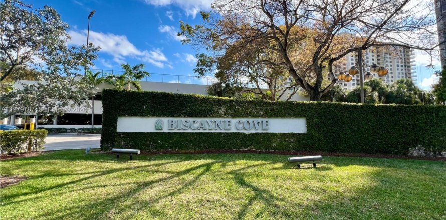 Condominio en Aventura, Florida, 1 dormitorio  № 2043807