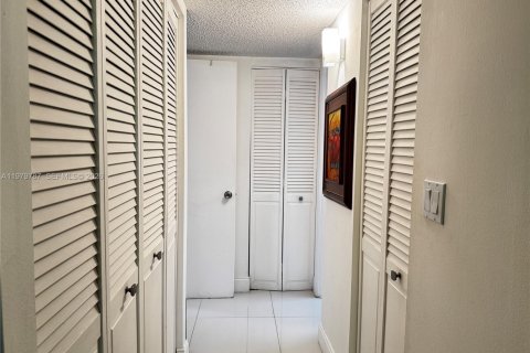 Condominio en venta en Aventura, Florida, 1 dormitorio, 85.28 m2 № 2043807 - foto 11