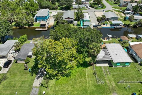 Terreno en venta en Weeki Wachee, Florida № 639756 - foto 8