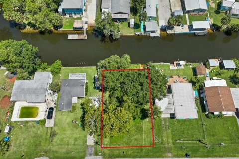 Terreno en venta en Weeki Wachee, Florida № 639756 - foto 16