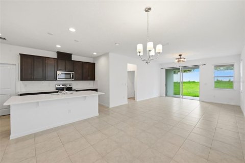 House in Clermont, Florida 4 bedrooms, 207.73 sq.m. № 2236680 - photo 6