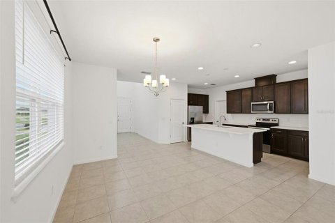 House in Clermont, Florida 4 bedrooms, 207.73 sq.m. № 2236680 - photo 12