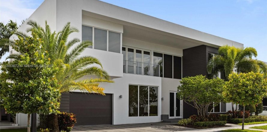 Casa en Doral, Florida 5 dormitorios, 429.95 m2 № 1930720