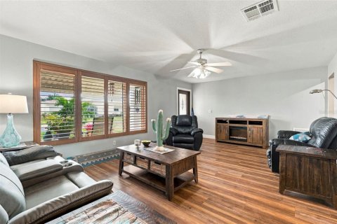 Condo in Pinellas Park, Florida, 3 bedrooms  № 2383396 - photo 5