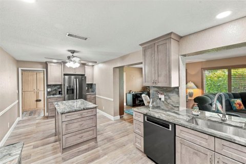 Condo in Pinellas Park, Florida, 3 bedrooms  № 2383396 - photo 9