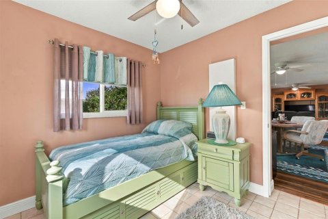 Condo in Pinellas Park, Florida, 3 bedrooms  № 2383396 - photo 16