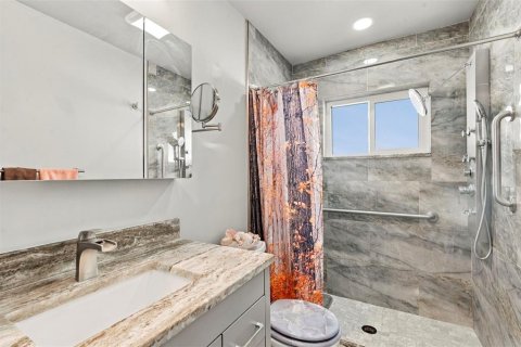 Condo in Pinellas Park, Florida, 3 bedrooms  № 2383396 - photo 15