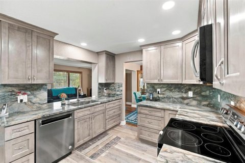 Condo in Pinellas Park, Florida, 3 bedrooms  № 2383396 - photo 11