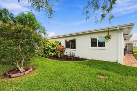 Condo in Pinellas Park, Florida, 3 bedrooms  № 2383396 - photo 23