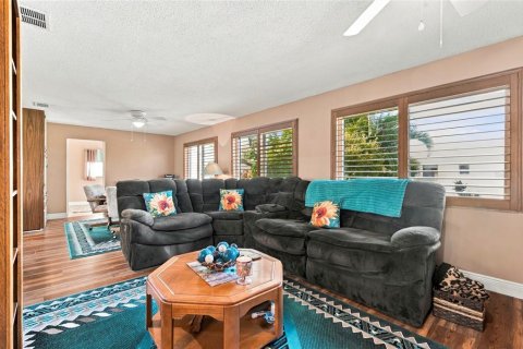 Condo in Pinellas Park, Florida, 3 bedrooms  № 2383396 - photo 19