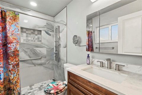 Condo in Pinellas Park, Florida, 3 bedrooms  № 2383396 - photo 13