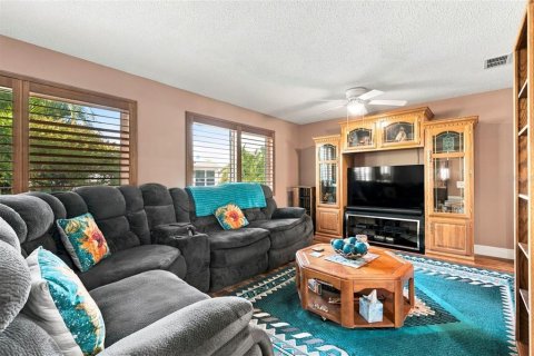 Condo in Pinellas Park, Florida, 3 bedrooms  № 2383396 - photo 17