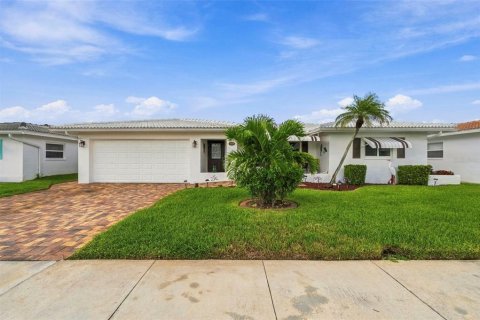 Condo in Pinellas Park, Florida, 3 bedrooms № 2383396