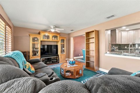Condo in Pinellas Park, Florida, 3 bedrooms  № 2383396 - photo 18