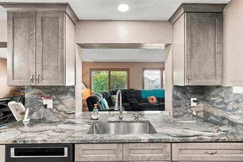 Condo in Pinellas Park, Florida, 3 bedrooms  № 2383396 - photo 7