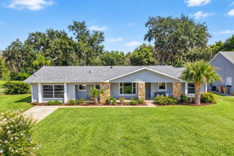House in Clermont, Florida 4 bedrooms, 302.77 sq.m. № 2366718
