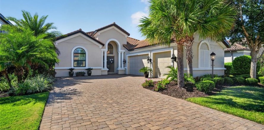 House in Bradenton, Florida 3 bedrooms, 269.23 sq.m. № 2431055