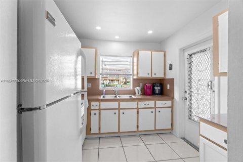 Condominio en venta en Hollywood, Florida, 2 dormitorios, 81.75 m2 № 2082888 - foto 13