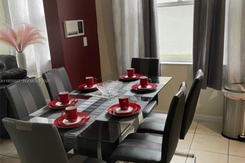 Casa en alquiler en Kissimmee, Florida, 5 dormitorios № 1993967 - foto 15