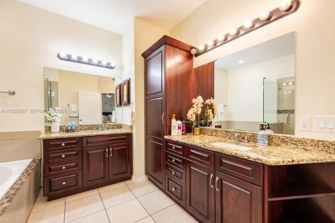 Casa en alquiler en Kissimmee, Florida, 5 dormitorios № 1993967 - foto 13