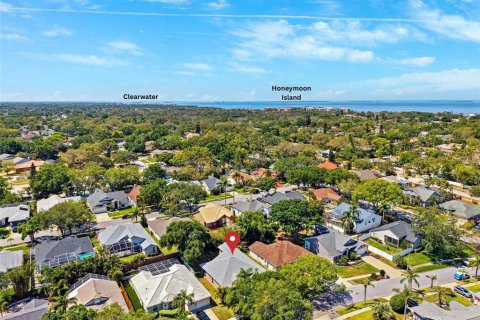 House in Tarpon Springs, Florida 3 bedrooms, 185.8 sq.m. № 1655171 - photo 4