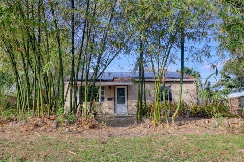 Casa en alquiler en Saint Petersburg, Florida, 2 dormitorios, 74.32 m2 № 1886807 - foto 1