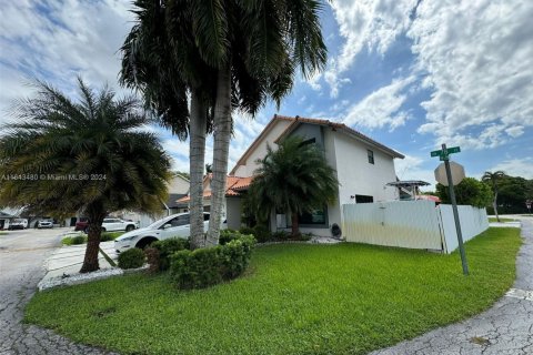 Casa en venta en Hialeah, Florida, 3 dormitorios, 183.95 m2 № 1702905 - foto 7
