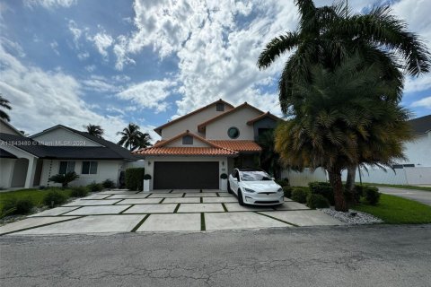 Casa en venta en Hialeah, Florida, 3 dormitorios, 183.95 m2 № 1702905 - foto 6