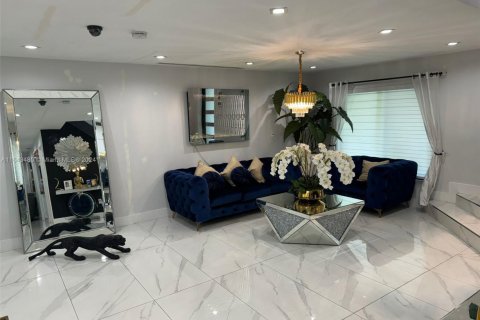 Casa en venta en Hialeah, Florida, 3 dormitorios, 183.95 m2 № 1702905 - foto 13