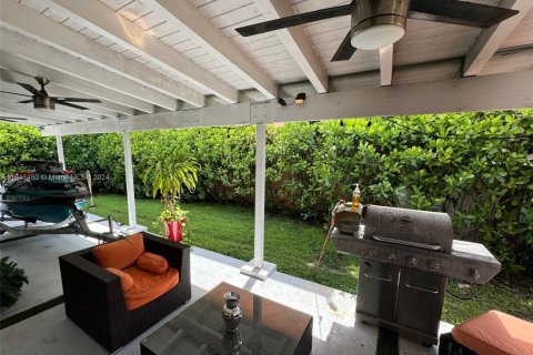 Casa en venta en Hialeah, Florida, 3 dormitorios, 183.95 m2 № 1702905 - foto 26