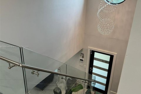 Casa en venta en Hialeah, Florida, 3 dormitorios, 183.95 m2 № 1702905 - foto 17