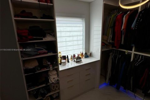 Casa en venta en Hialeah, Florida, 3 dormitorios, 183.95 m2 № 1702905 - foto 21