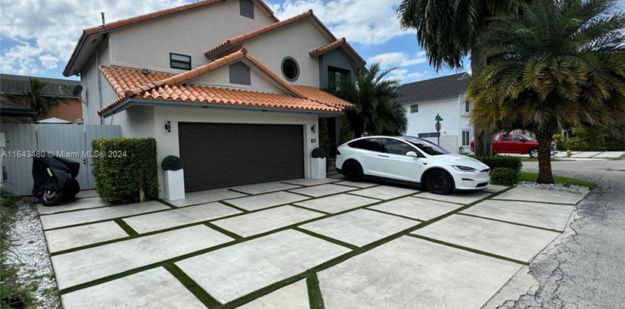 Casa en Hialeah, Florida 3 dormitorios, 183.95 m2 № 1702905