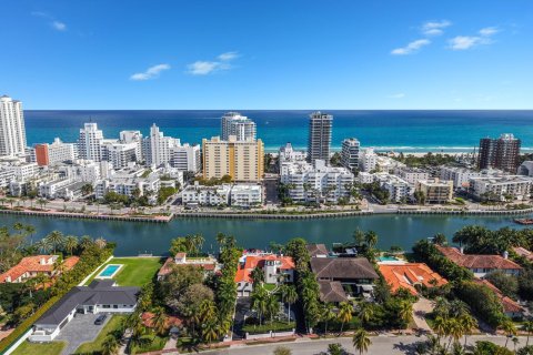 House in Miami Beach, Florida 7 bedrooms, 567.08 sq.m. № 1696931 - photo 4