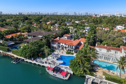 House in Miami Beach, Florida 7 bedrooms, 567.08 sq.m. № 1696931 - photo 3